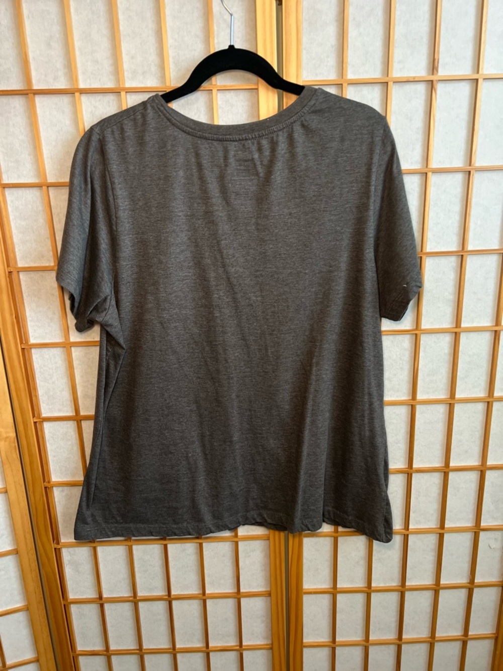 Pittsburgh Pirates MLB Women’s 1X Gray V-Neck Graphic Tee Baseball Shirt - Picture 2 of 6
